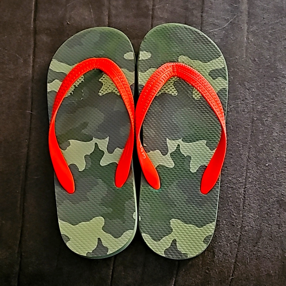 Cat & Jack Kids sandals size 13/1 Green and  Orange Camo
